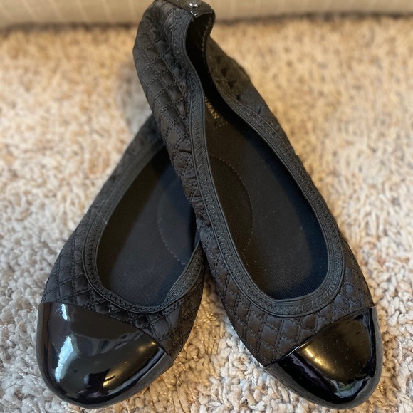 Dana Buchman Shoes - 💥 3/$20 item Dana Buchman Shoes